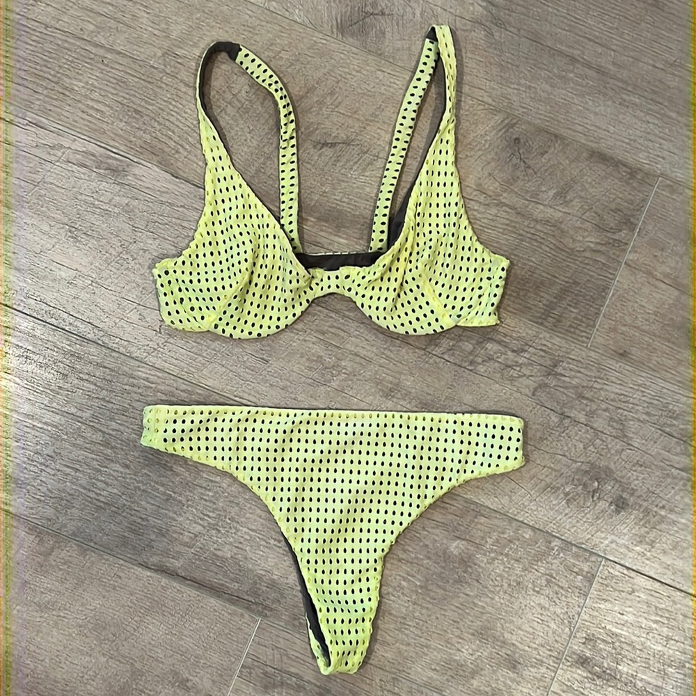 ACACIA Neon Mesh